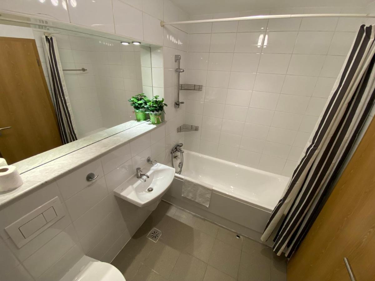 Green Apartment 214 With Private Parking Бухарест Экстерьер фото