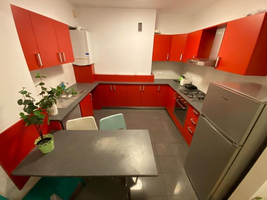 Green Apartment 214 With Private Parking Бухарест Экстерьер фото