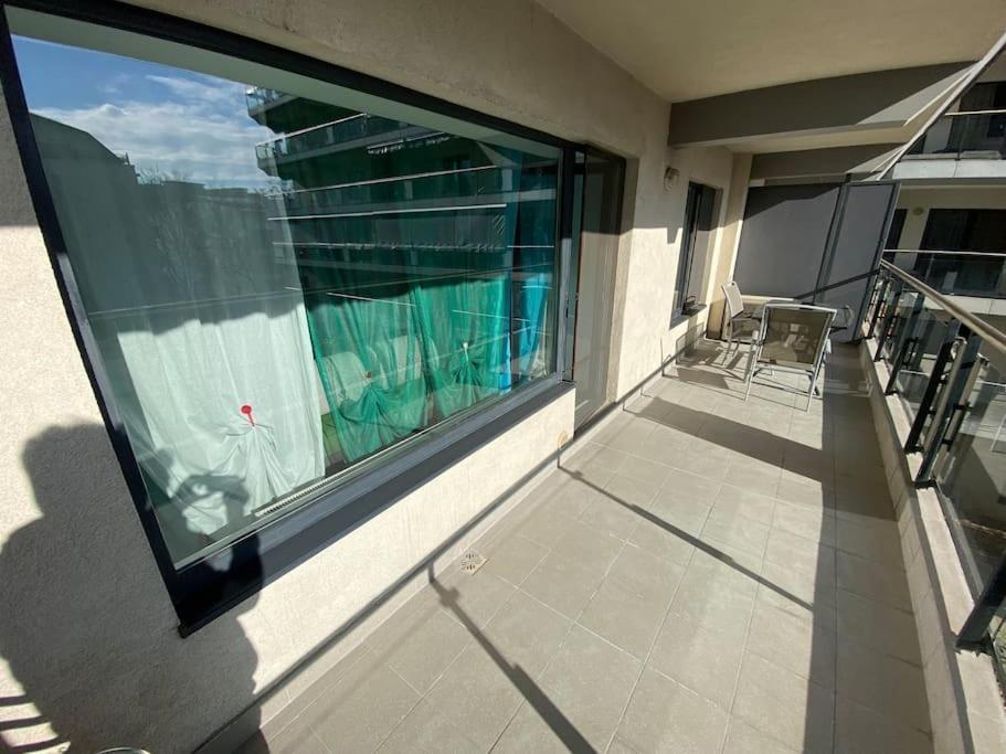 Green Apartment 214 With Private Parking Бухарест Экстерьер фото