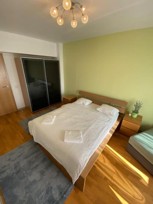 Green Apartment 214 With Private Parking Бухарест Экстерьер фото