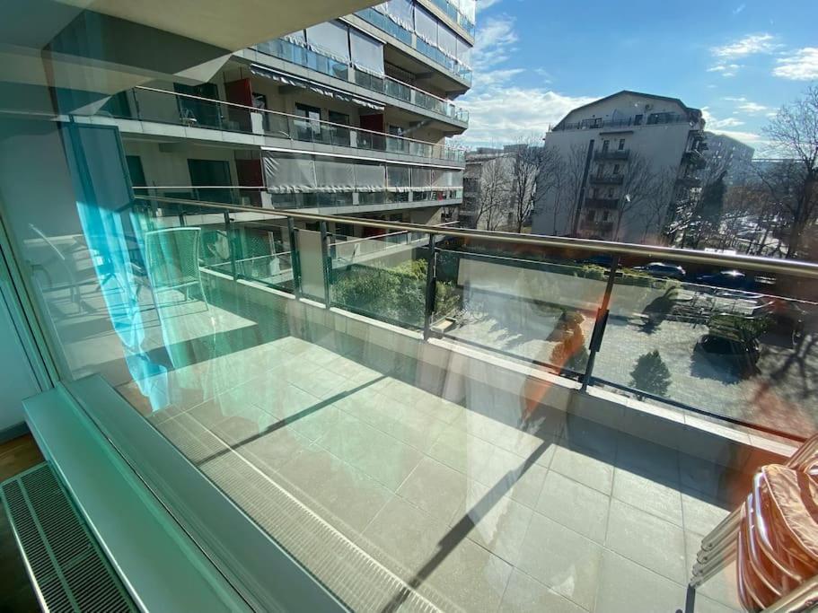 Green Apartment 214 With Private Parking Бухарест Экстерьер фото